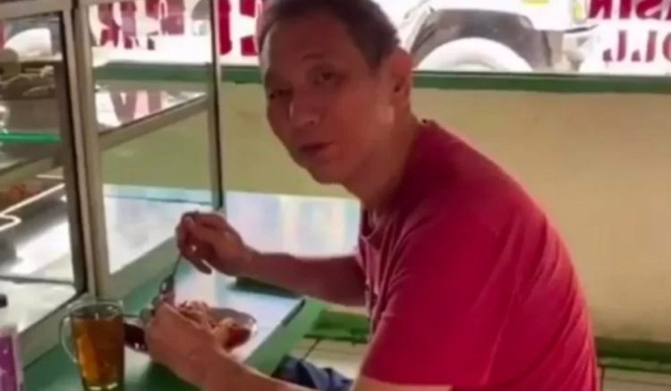 Bos Jalan Tol Jusuf Hamka tertangkap sedang makan di warteg.