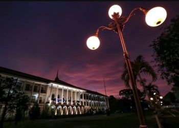 Universitas Gadjah Mada menayangkan gambar kampus dalam suasana temaram dan hening sebagai simbol suasana duka atas meninggalnya dua mahasiswa KKN di Maluku Tenggara/UGM