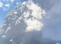 Gunung Lewotobi Laki-laki di Kabupaten Flores Timur, Nusa Tenggara Timur, meletus dahsyat dua kali pada Senin, 7 Juli 2025/Kementerian ESDM