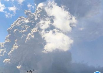 Gunung Lewotobi Laki-laki di Kabupaten Flores Timur, Nusa Tenggara Timur, meletus dahsyat dua kali pada Senin, 7 Juli 2025/Kementerian ESDM