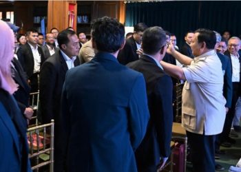 Presiden Prabowo Subianto menggelar pertemuan khusus dengan 82 profesional muda di kediaman pribadinya di Padepokan Garuda Yaksa, Hambalang, Kabupaten Bogor, Sabtu, 26 Juli 2025/Dok. Setkab