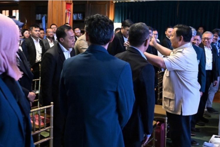 Presiden Prabowo Subianto menggelar pertemuan khusus dengan 82 profesional muda di kediaman pribadinya di Padepokan Garuda Yaksa, Hambalang, Kabupaten Bogor, Sabtu, 26 Juli 2025/Dok. Setkab