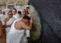 Presiden Prabowo mencium Hajar Aswad saat menunaikan ibadah Umrah di Arab Saudi, Kamis, 3 Juli 2025/Instagram @presidenrepublikindonesia