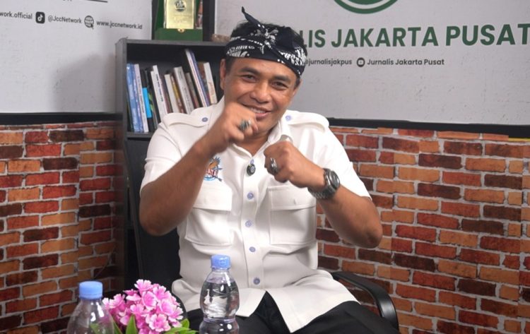 Sekretaris Jenderal Pasbata Jokowi-Prabowo, Budiyanto Hadinagoro, menantang Roy Suryo bertinju atau MMA/Istimewa