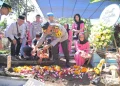 Arsip- Kapolda Jabar Irjen Pol Rudi Setiawan saat berziarah kepada salah satu korban pesta rakyat di Kabupaten Garut, Jawa Barat.DOk Polda Jabar