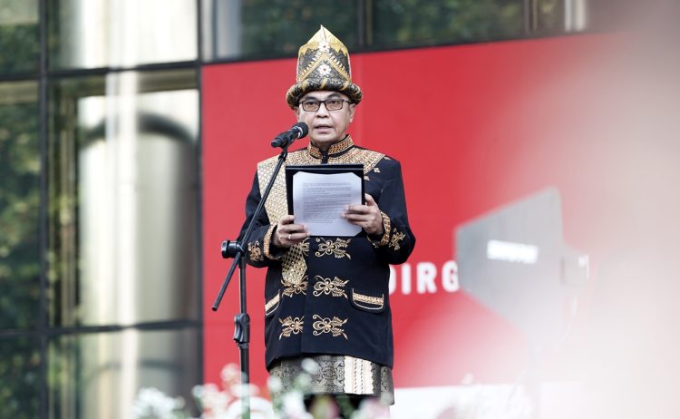 Ketua KPK, Setyo Budiyanto Menyampaikan Amanatnya selaku Inspektur Upacara HUT ke-80 RI di halaman Gedung Merah Putih, Jakarta, Minggu (17/8/2025).
