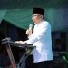 Ketua PBNU Yahya Cholil Staquf saat memberikan sambutannya pada Haul Pondok Buntet Pesantren di Cirebon, Sabtu malam (2/8/2025).