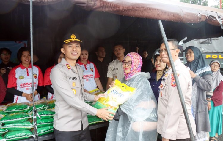 Kapolres Garut pimpin Gerakan Pangan Murah serentak Polri, Kamis (14/8/2025) di Lapang Apel Polres Garut, Jawa Barat