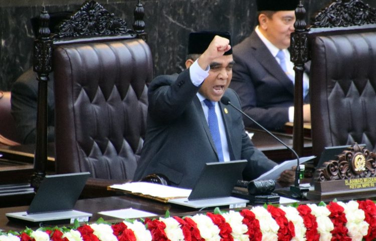 Ketua MPR RI Ahmad Muzani saat memimpin Sidang Tahunan MPR RI dan Sidang Bersama DPR RI – DPD RI di Kompleks Parlemen, Senayan, Jakarta, Jumat (15/8/2025).