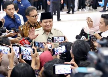 Presiden RI Prabowo Subianto menyampaikan keterangan seusai meresmikan Gedung Layanan Terpadu dan Institut Neurosains Nasional RS Pusat Otak Nasional Mahar Mardjono, Cawang, Jakarta, Selasa (26/8/2025).