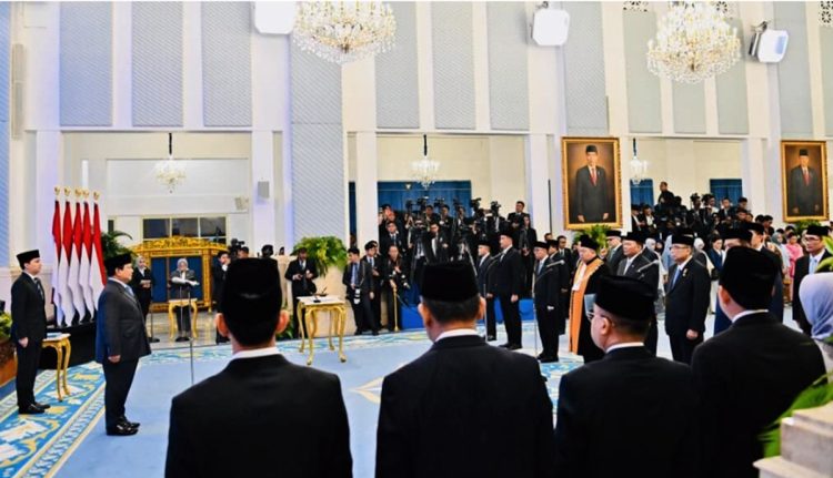 Presiden Prabowo Subianto melantik Kepala dan Wakil Kepala Badan Otorita Pengelola Pantai Utara Jawa, Kepala Badan Industri Mineral, Kepala Badan Narkotika Nasional, dan Kepala Badan Nasional Penanggulangan Terorisme di Istana Negara, Jakarta, pada Senin, 25 Agustus 2025