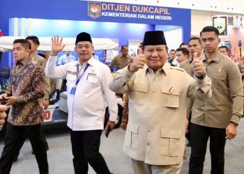 Presiden Prabowo Subianto bersama Ketua Umum Apkasi Bursah Zarnubi dalam pembukaan Apkasi Otonomi Expo (AOE) 2025 di ICE BSD City, Kabupaten Tangerang, Banten, Kamis (28/8/2025).