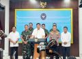 Menteri Pertahanan Sjafrie Sjamsoeddin memberikan keterangan pers terkait dengan arahan Presiden Prabowo Subianto, di Istana Merdeka, Jakarta, Minggu (31/8/2025)