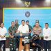 Menteri Pertahanan Sjafrie Sjamsoeddin memberikan keterangan pers terkait dengan arahan Presiden Prabowo Subianto, di Istana Merdeka, Jakarta, Minggu (31/8/2025)