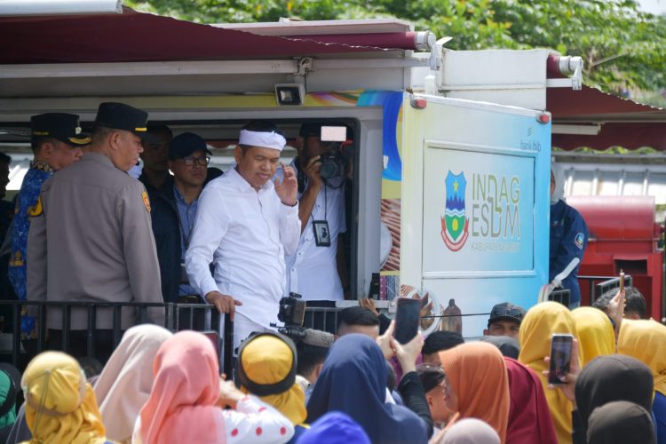 Gubernur Jawa Barat Dedi Mulyadi saat berkunjung ke Situ Bagendit Banyuresmi Garut Jawa Barat beberapa waktu lalu/Diskominfo