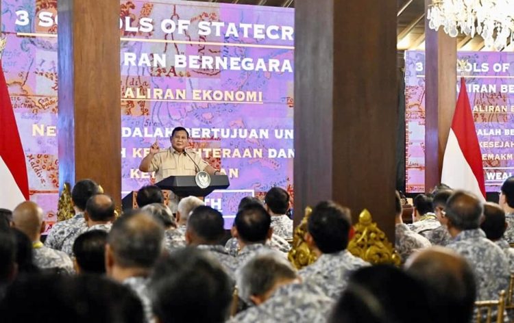 Presiden Prabowo memberikan arahan kepada 230 anggota Kamar Dagang dan Industri (Kadin) Indonesia di Hambalang