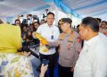 Kapolri Jenderal Listyo Sigit Prabowo menghadiri Kick Off GPM serentak se-Indonesia di Kantor Bulog Jakarta, Kelapa Gading, Jakarta Utara, Kamis (14/8/2025).