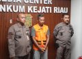 Tim Tangkap Buron (Tabur) Kejaksaan Tinggi (Kejati) Riau tangkap buron korupsi pengelolaan aset dan dana desa/Kejati Riau