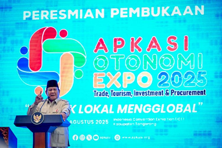 Presiden Prabowo Subianto secara resmi membuka Asosiasi Pemerintah Kabupaten Seluruh Indonesia (APKASI) Otonomi Expo Tahun 2025 yang berlangsung di Nusantara Hall, Indonesia Convention Exhibition (ICE) BSD, Tangerang, Provinsi Banten, pada Kamis, 28 Agustus 2025. (Foto: BPMI Setpres)