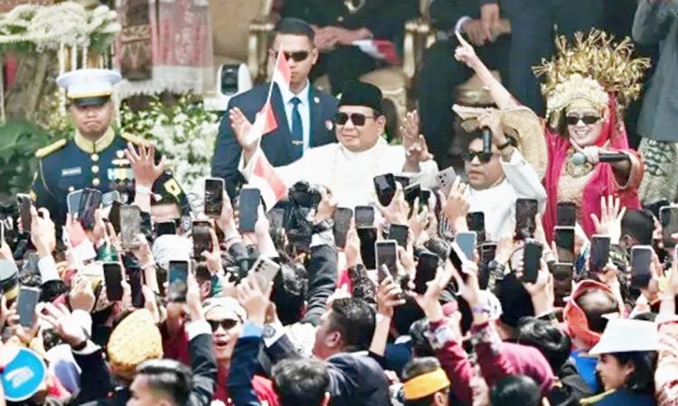 Momen Presiden Prabowo Ikut Joget Tabola Bale di HUT RI ke-80