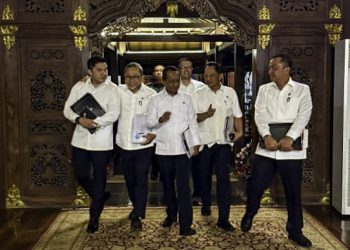 Presiden Prabowo Subianto secara mendadak memanggil sejumlah Menteri Kabinet Merah Putih dan beberapa kepala lembaga ke kediaman pribadinya di Hambalang, Kabupaten Bogor, Jawa Barat. (Foto: setkab.go.id)