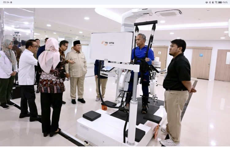 Presiden Prabowo Subianto meninjau fasilitas Gedung Layanan Terpadu dan Institut Neurosains Nasional di Rumah Sakit Pusat Otak Nasional (RSPON) Mahar Mardjono, Jakarta, pada Selasa, 26 Agustus 2025. Foto: BPMI Setpres/Muchlis Jr