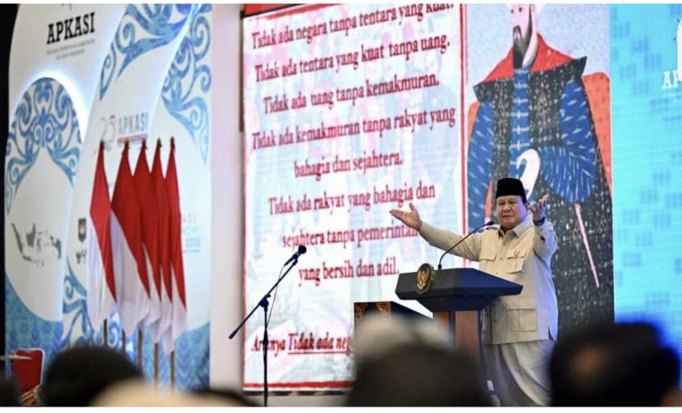 Presiden Prabowo memberikan sambutannya saat membuka Asosiasi Pemerintah Kabupaten Seluruh Indonesia (APKASI) Otonomi Expo Tahun 2025 yang berlangsung di Nusantara Hall, Indonesia Convention Exhibition (ICE) BSD, Tangerang, Provinsi Banten, pada Kamis, 28 Agustus 2025. Foto: BPMI Setpres/Cahyo