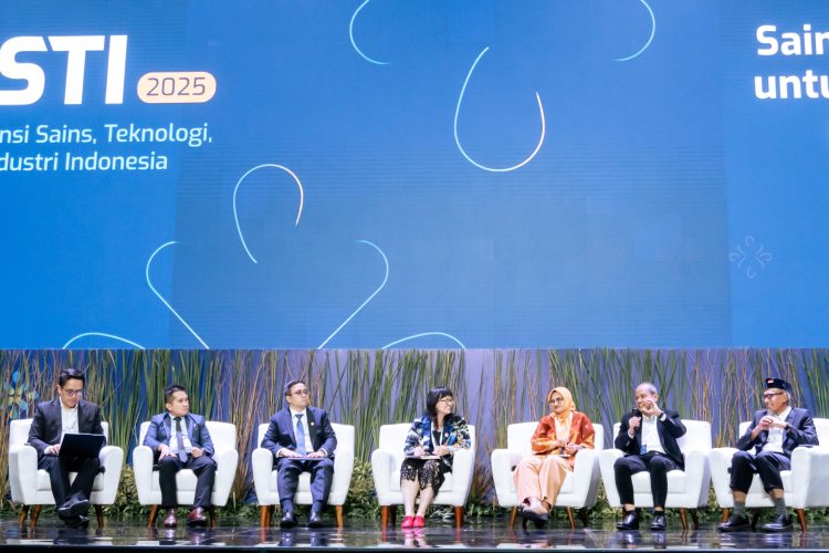 PLN berkomitmen memanfaatkan sains dan teknologi untuk mempercepat transisi energi dan meningkatkan porsi energi baru terbarukan di Indonesia/PLN