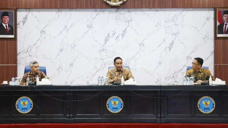 Kepala BNN RI, Suyudi Ario Seto memberikan pengarahan kepada jajaran pejabat tinggi BNN RI di Gedung BNN, Cawang, Jakarta Timur, Selasa (26/8).