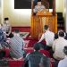 Kapolda Jabar Irjen Pol. Rudi Setiawan, S.I.K., S.H., M.H., memimpin kegiatan sholat ghoib dan doa bersama untuk Affan