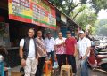 Ketua Umum APKLI Perjuangan, dr. Ali Mahsun bersama para pedagang di Pasar Barito, Jakarta/Istimewa
