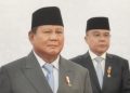 Wakil Ketua DPRI RI Sufmi Dasco Ahmad berdiri di belakang Presiden Prabowo Subianto/Instagram @sufmi_dasco
