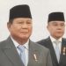 Wakil Ketua DPRI RI Sufmi Dasco Ahmad berdiri di belakang Presiden Prabowo Subianto/Instagram @sufmi_dasco