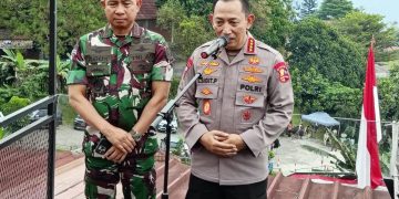 Panglima TNI Agus Subiyanto dan Kapolri Listyo Sigit Prabowo konferensi pers bersama di Resto Kopi koneng Desa Bojong koneng, Kecamatan Babakan Madang, Kabupaten Bogor, Jawa Barat, Sabtu (30/8/2025)