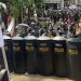 Polisi membentuk barikade mengawal aksi demo menuntut Bupati Pati lengser/ Screenshot Instagram @patisakpore