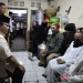 Presiden Prabowo Subianto (kiri) didampingi Menhan Sjafrie Sjamsoeddin (kedua kiri) berbincang dengan keluarga mendiang Affan Kurniawan di rumah duka, Menteng, Jakarta, Jumat (29/8/2025). ANTARA FOTO/HO/Setpres-Cahyo/wpa/rwa/am.