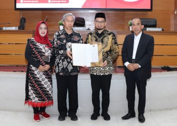 Ustadz Adi Hidayat, Lc., M.A. resmi menjadi dosen tetap pada Program Studi Linguistik Sekolah Pascasarjana (SPs) Universitas Pendidikan Indonesia (UPI)/UPI
