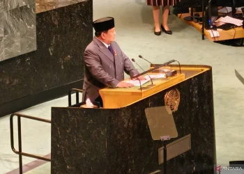 Presiden RI Prabowo Subianto memberikan pernyataan pada forum bertajuk "Konferensi Internasional Tingkat Tinggi untuk Penyelesaian Damai atas Masalah Palestina dan Implementasi Solusi Dua Negara" di Markas Besar Perserikatan Bangsa-Bangsa, New York, Amerika Serikat, Senin (22/9/2025). (ANTARA/Fathur Rochman)