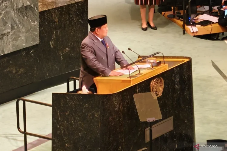 Presiden RI Prabowo Subianto memberikan pernyataan pada forum bertajuk "Konferensi Internasional Tingkat Tinggi untuk Penyelesaian Damai atas Masalah Palestina dan Implementasi Solusi Dua Negara" di Markas Besar Perserikatan Bangsa-Bangsa, New York, Amerika Serikat, Senin (22/9/2025). (ANTARA/Fathur Rochman)