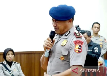 Tangkapan layar - Kompol Kosmas K. Gae menangis saat berbicara dalam sidang etik di ruang sidang di Gedung TNCC Mabes Polri, Jakarta, Rabu (3/9/2025). ANTARA/HO-TV Radio Polri/pri.