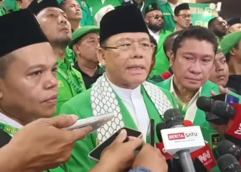 Ketua Umum Partai Persatuan Pembangunan (PPP) Muhammad Mardiono memberikan keterangan pers di Ancol, Jakarta, Sabtu (27/9/2025). (ANTARA/Aria Ananda)