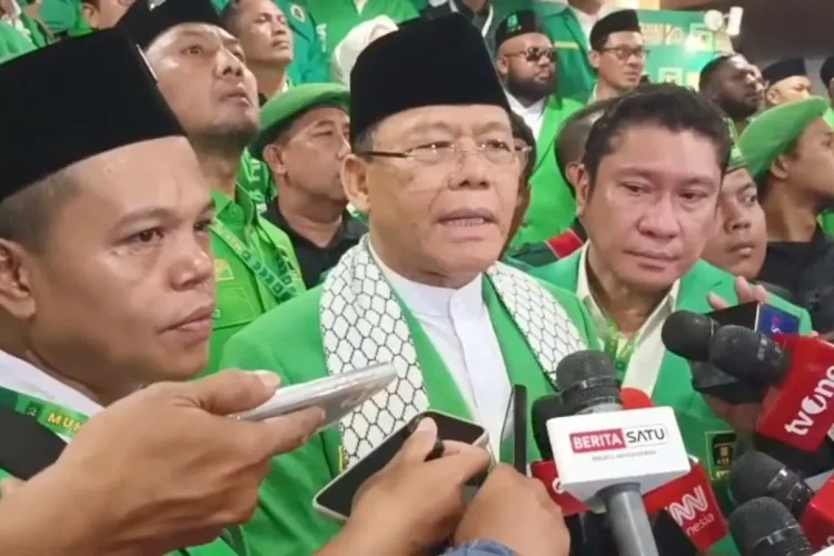 Ketua Umum Partai Persatuan Pembangunan (PPP) Muhammad Mardiono memberikan keterangan pers di Ancol, Jakarta, Sabtu (27/9/2025). (ANTARA/Aria Ananda)