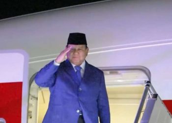Presiden Prabowo Subianto saat hendak bertolak ke Amsterdam, Belanda, usai menuntaskan pertemuan bilateral dengan Perdana Menteri (PM) Kanada, Mark Carney, Rabu (24/9/2025). (Foto: Tangkap Layar YouTube Setpres).