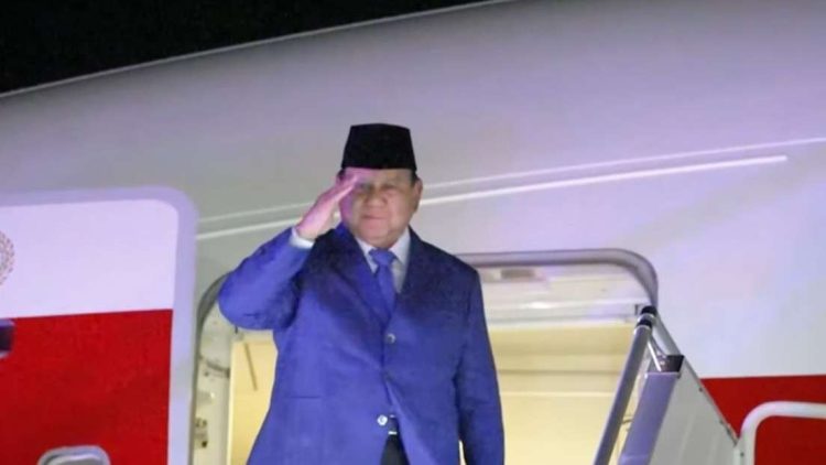 Presiden Prabowo Subianto saat hendak bertolak ke Amsterdam, Belanda, usai menuntaskan pertemuan bilateral dengan Perdana Menteri (PM) Kanada, Mark Carney, Rabu (24/9/2025). (Foto: Tangkap Layar YouTube Setpres).