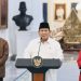 Presiden Prabowo Subianto memberikan keterangannya bersama pimpinan lembaga negara dan ketua umum partai politik di Istana Merdeka, Jakarta, pada Minggu, 31 Agustus 2025.