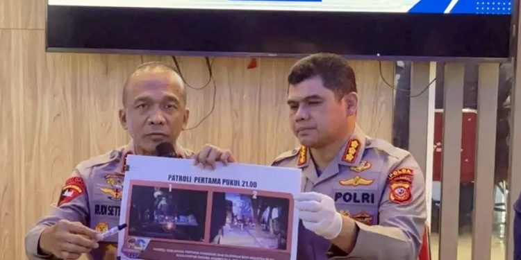Kapolda Jabar Irjen Pol Rudi Setiawan memberikan keterangan di Mapolda Jabar, Kota Bandung. Selasa (2/9/2025).