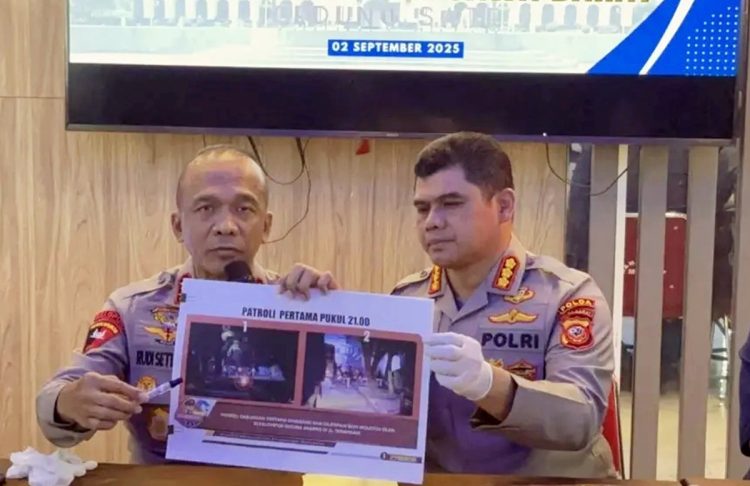 Kapolda Jabar Irjen Pol Rudi Setiawan memberikan keterangan di Mapolda Jabar, Kota Bandung. Selasa (2/9/2025).
