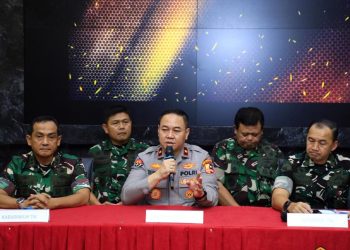 Konpers Bersama TNI-Polri Tanggapi 17+8 Tuntutan Publik di Mabes TNI, Cilangkap, Jakarta Timur, Jumat (5/9/2025) malam.