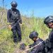 Unit Jibom Detasemen Jihandak Sat Brimob Polda Jabar melakukan disposal mortir temuan warga di Blok Cibujal Desa Paas Kecamatan Pameungpeuk Garut. Minggu (7/9/2025)