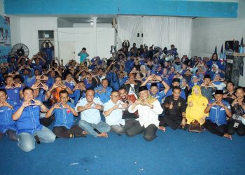 HUT ke 24 Partai Demokrat Gelar Tikar Do'a Bersama untuk Keselamatan Bangsa, di Kantor DPC Demokrat Kabupaten Garut, Jawa Barat, Selasa (9/9/2025).